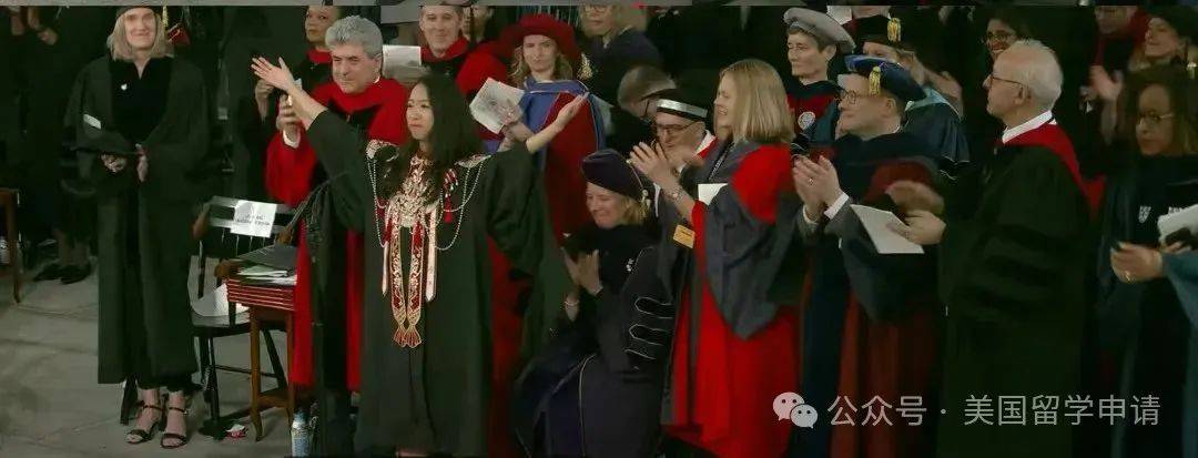 演讲的中国女生蒋雨融来自青岛英高毕业本科就读于杜克九游会真人游戏第一品牌震撼全场！史上首位在哈佛毕业(图4)